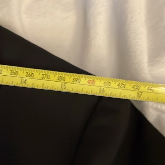 ANN TAYLOR BLACK SINGLE BUTTON SUIT JACKET IN POLY/RAYON/SPANDEX COMBO SIZE 4 - Picture 8 of 10